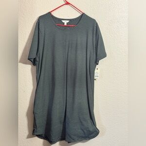 Black/white pinstripe dress. Size is 1X 16-18 Never been worn.